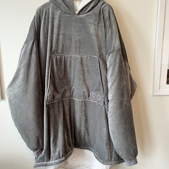 New The Comfy Wearable Blanket - Picture 1 of 7